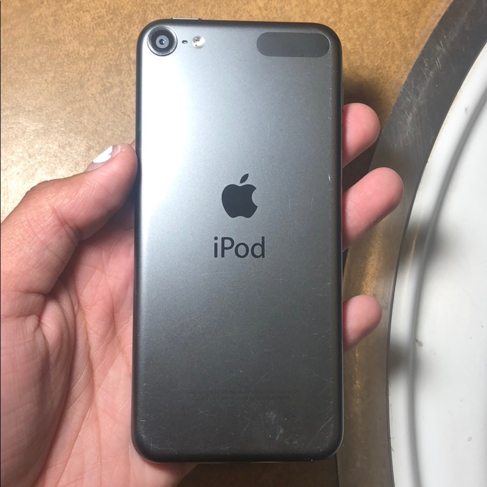 IPod 6th Gen - Picture 3 of 6